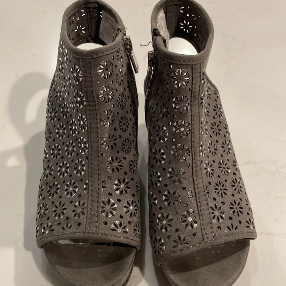 Girls Size 3 Grey Kenneth Cole Booties